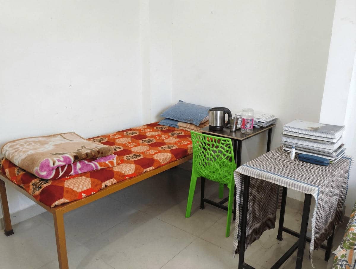 Shree Gajraj Boys Hostel Branch 1 Near Allen & Chetanya Piprali Circle Sikar.